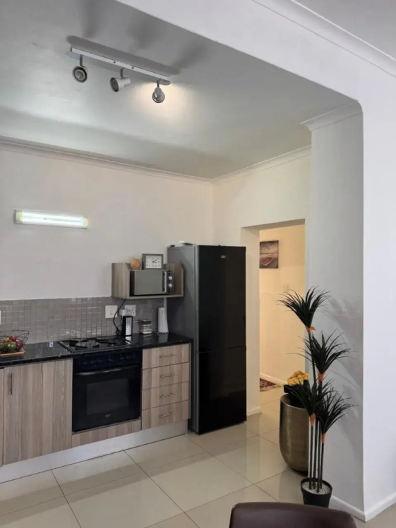 1 Bedroom Flat 100m away from the Beach with WIFI