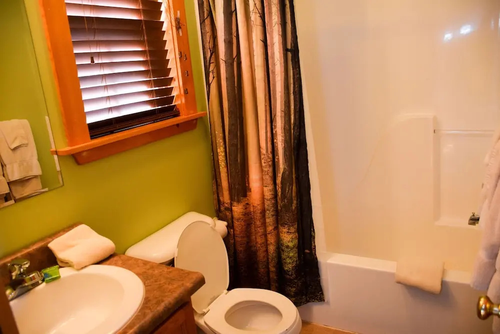 COZY QUARTERS - 1 Br Cabin