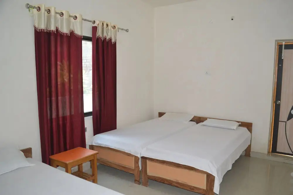 Middle Way Home Stay