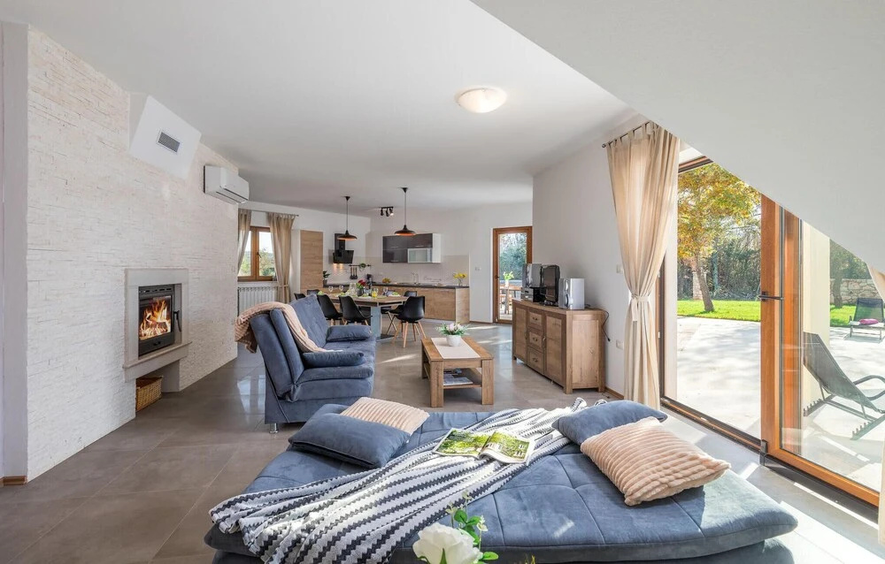 Stunning Home In Bale With Wifi