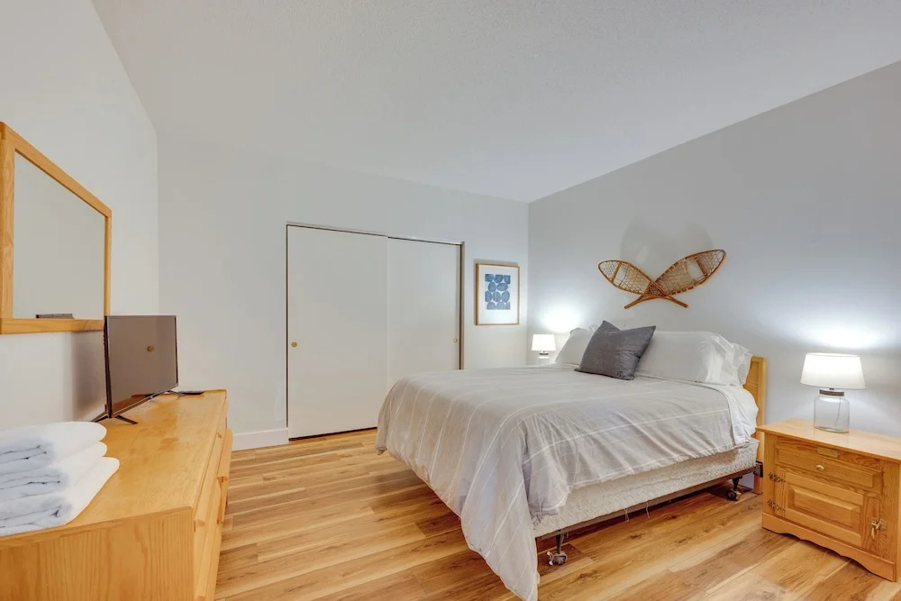 Lincoln Condo w/ Resort Amenities & Mountain Views