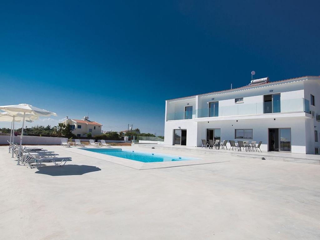 Villa Ioanni Chrysos - Luxury And New 6 Bedroom Protaras Villa