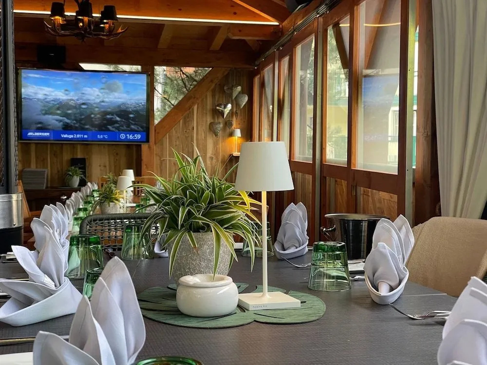 Schindler "Bed & Food Experience"
