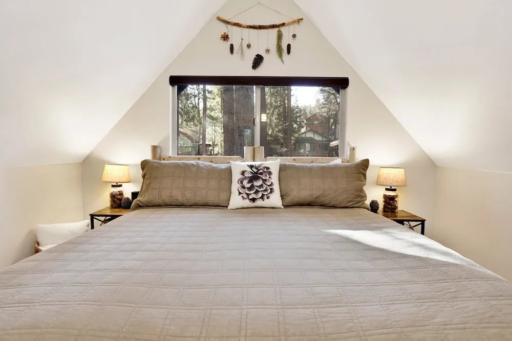 THE Teddy Bear Chalet #2257