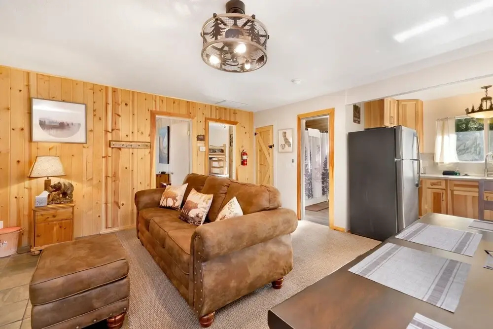 1938-montana Cabin 2 Bedroom Home by RedAwning