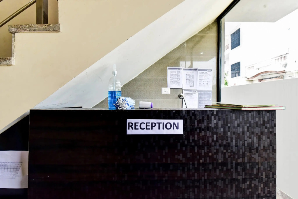 OYO 82184 Hotel Arn Plaza