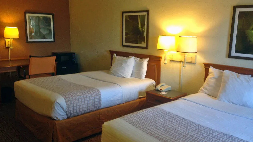 Days Inn & Suites by Wyndham Texas City-Galveston Area