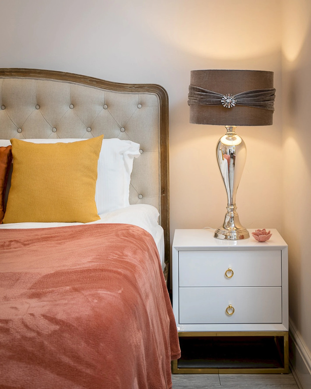 Designer 1-bedroom in Kensington