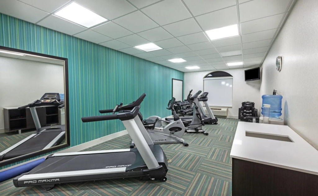 Holiday Inn Express Hotel and Suites Shreveport South Park Plaza by IHG