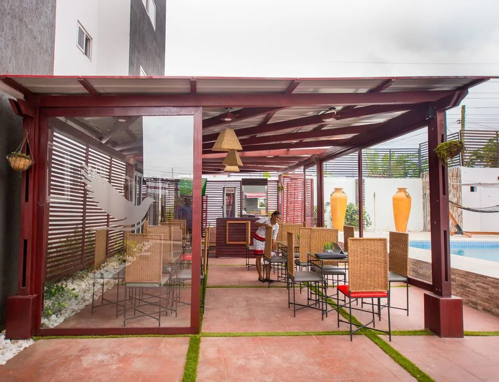 Earl Heights Suites Hotel