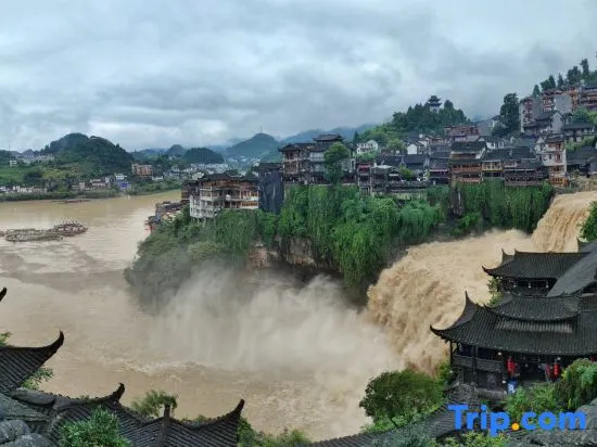 Tusi Bieyuan Guesthouse (Lotus Town Waterfall Store)