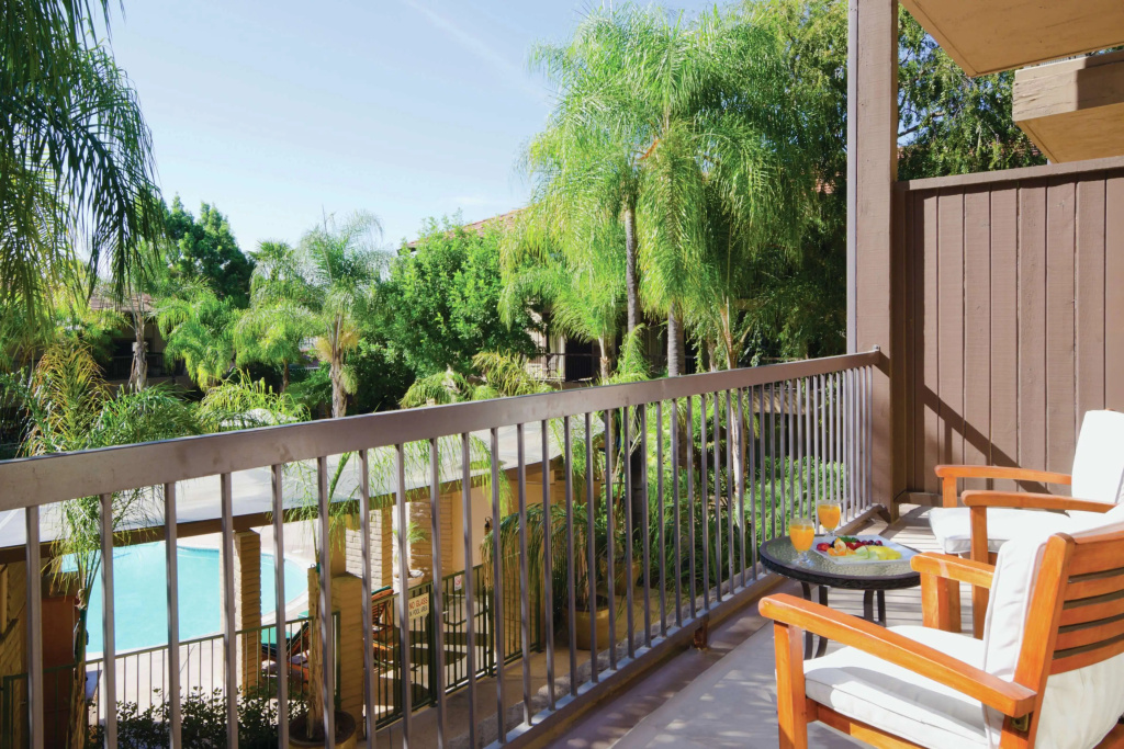 DoubleTree by Hilton Claremont