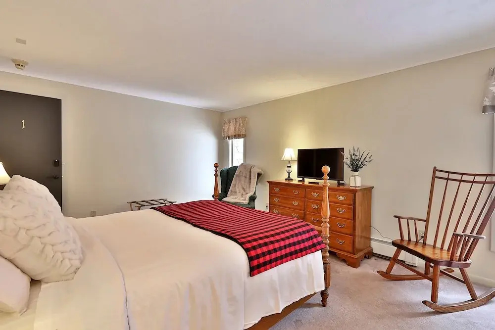 The Birch Ridge: Colonial Maple Room #1 - Queen Suite In Renovated Killington Lodge 1 Bedroom Home