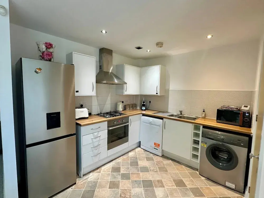 3 Bed-sleeps 6-garden-parking-pets