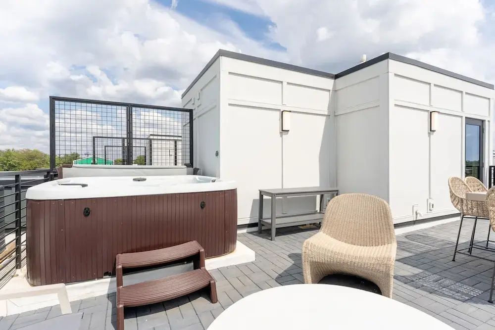 Luxe 4BR Retreat With Hot Tub Skyline Deck