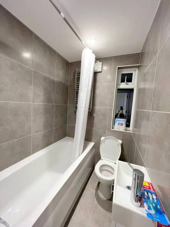 Spacious 3-bed Apartment in London