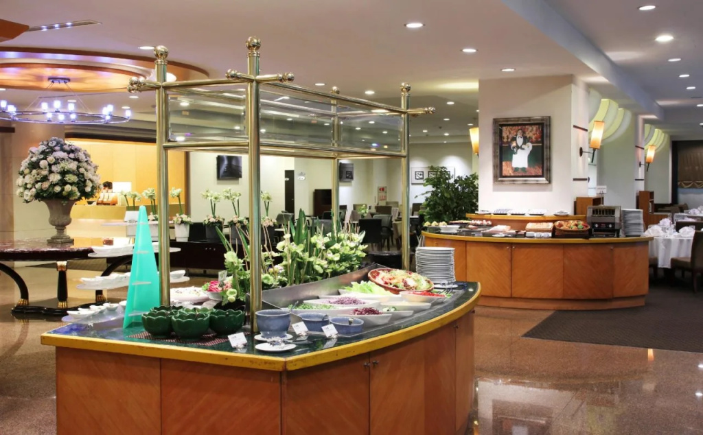 Lakeshore Hotel Metropolis