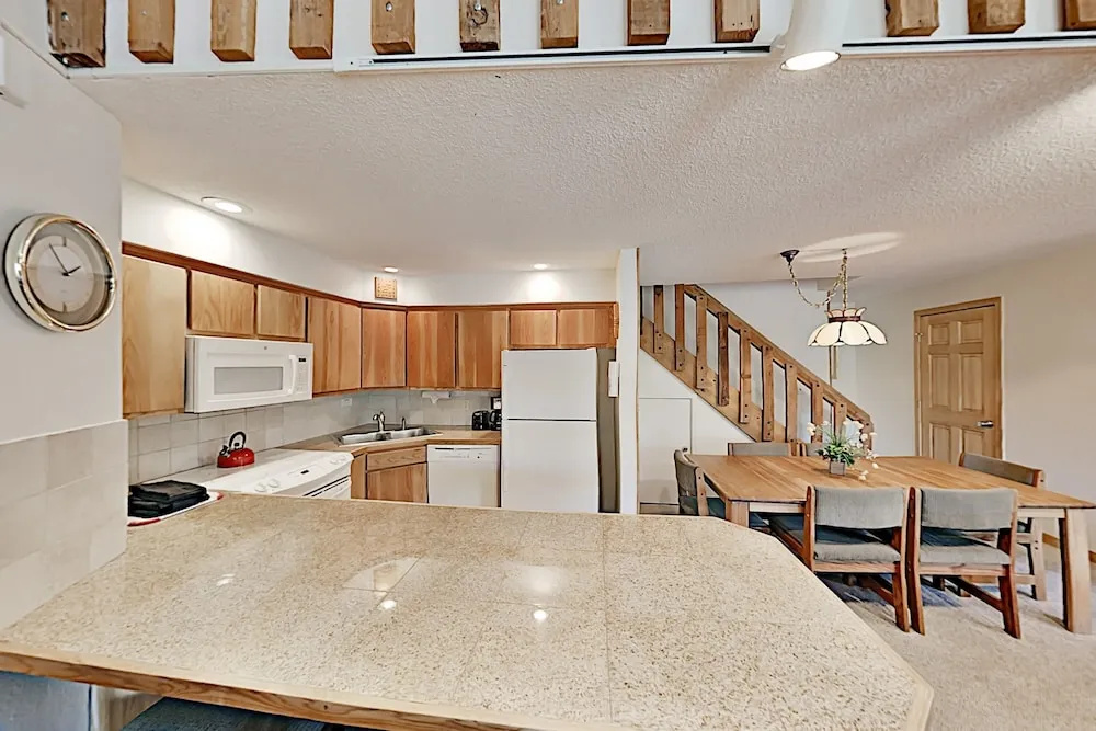 Breckenridge W/ Pool, Hot Tub & Slope Views 2 Bedroom Condo