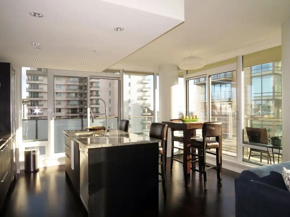 11th Heaven Contemporary Condo Heart of Downtown
