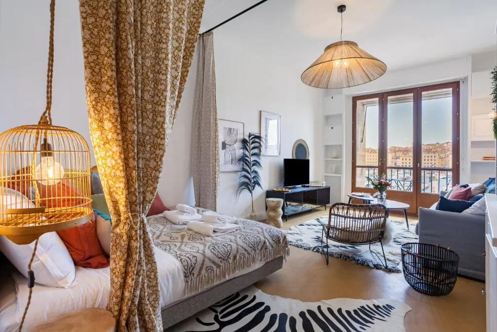 PREMIERE LIGNE - Bel appartement en 1ère ligne du Vieux e