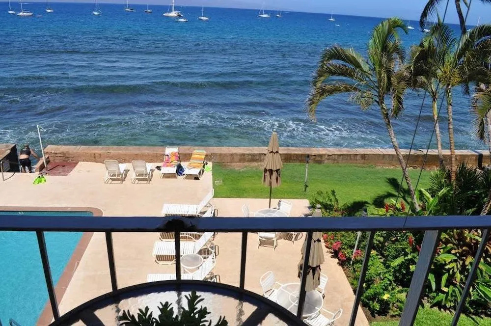 Lahaina Roads 309 by RedAwning