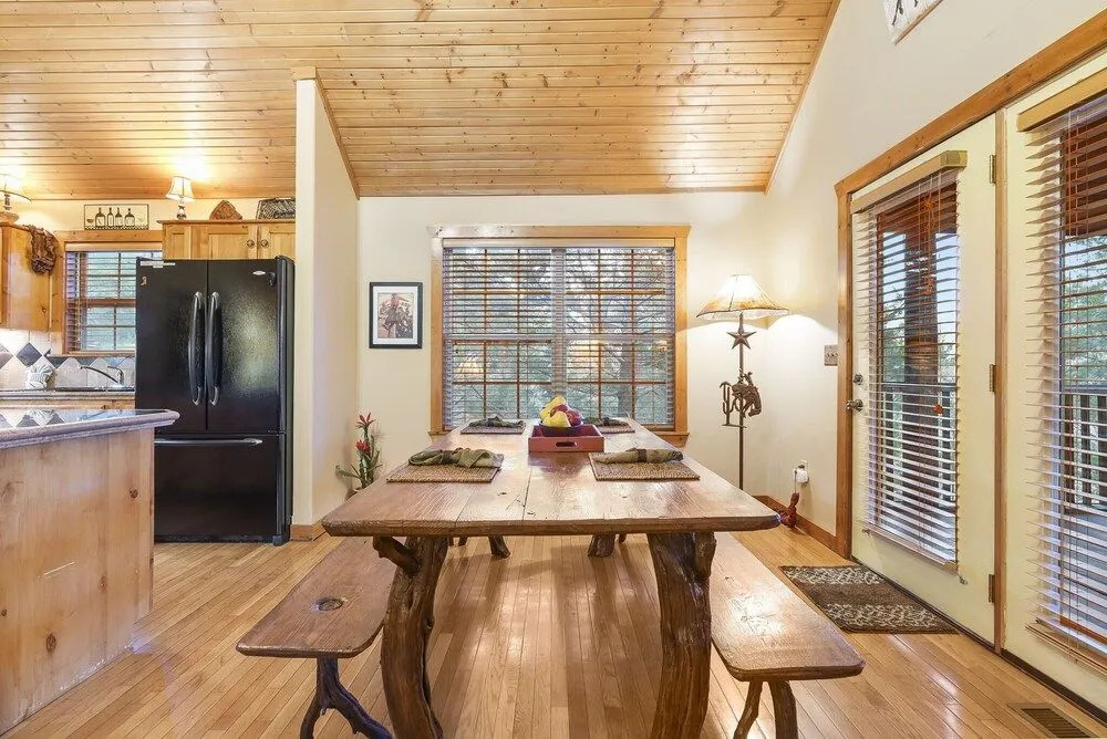 The Lodge on the Creek Branson West Cabin w/ Beautiful Views