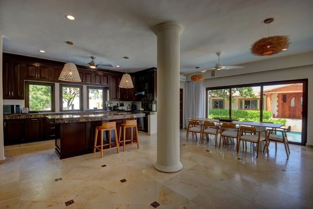 Wonderful 6 Bedroom villa 5 steps to the Best Beach in Playacar