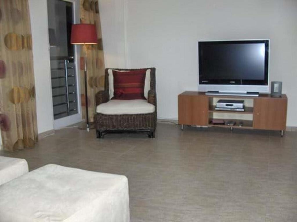 Beautiful Home In Gated Side Hill community