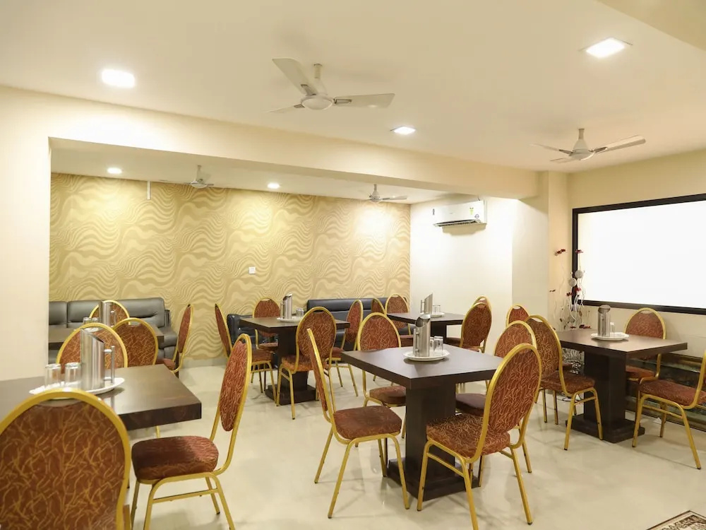 OYO Flagship 072 Hotel Orient Inn