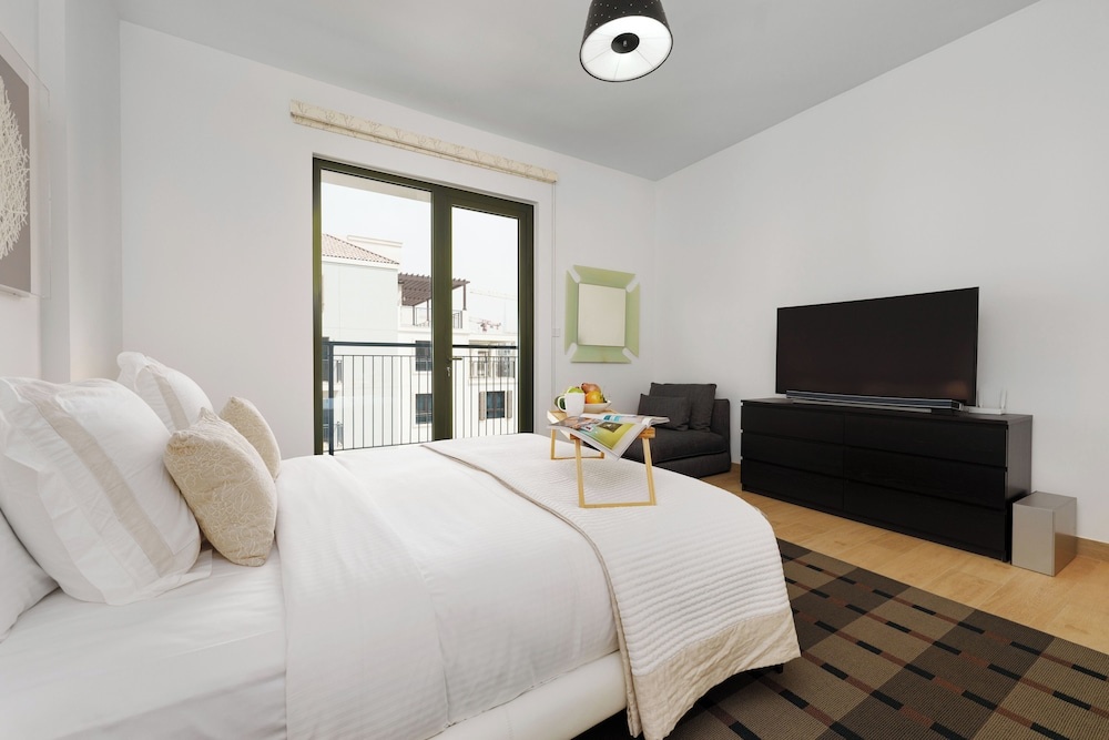Maison Privee - Stunning Waterfront Apt w/ Open Sea Vws in La Mer