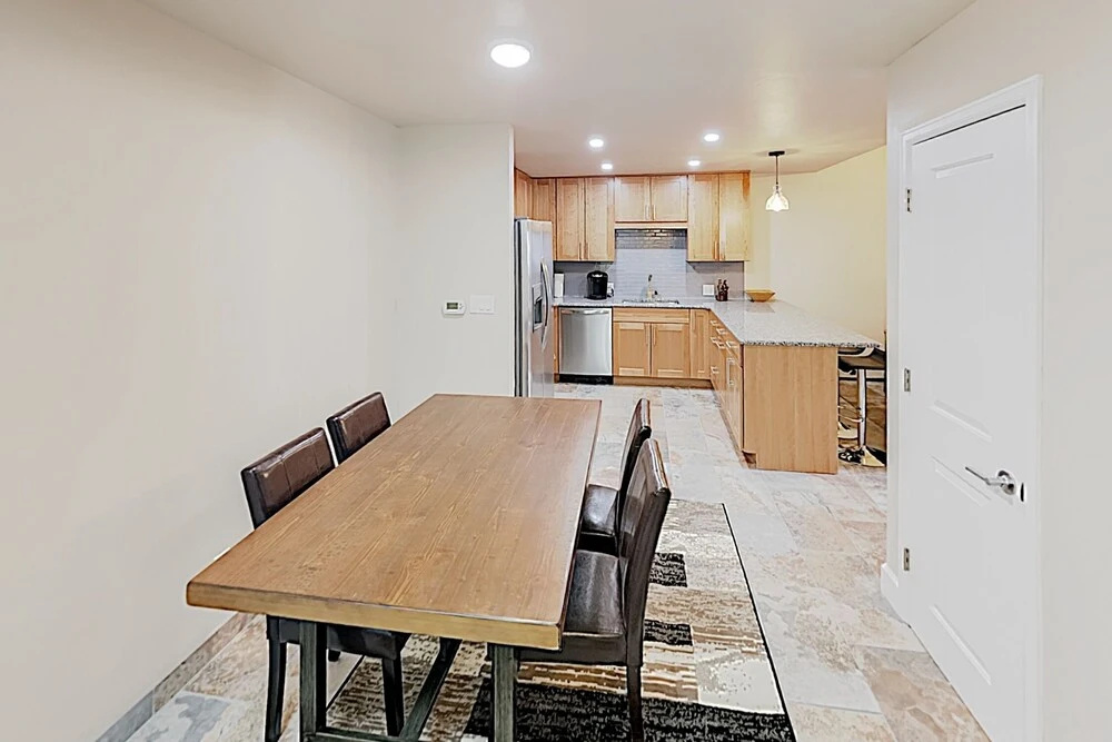 New Listing! Sparkling 4 Min. From Lifts 3 Bedroom Condo
