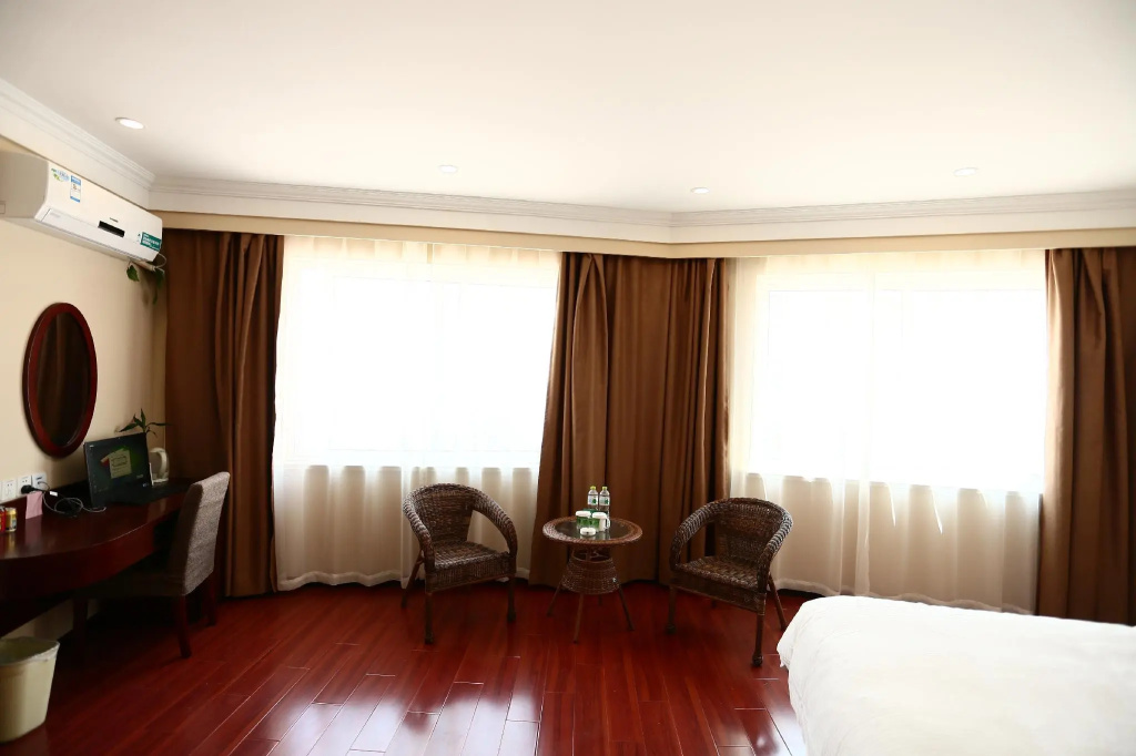GreenTree Inn Qingdao Licang Shuyan Road Daweng Square Express Hotel