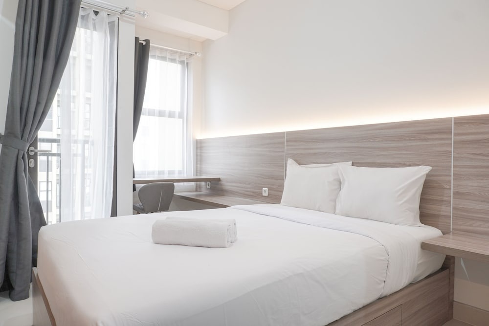 Nice Studio At 11Th Floor Transpark Cibubur Apartment