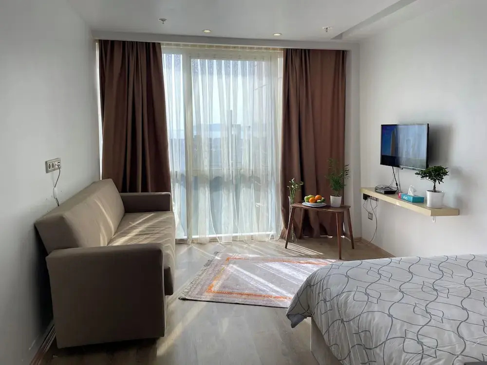 studio unit with pool and gym