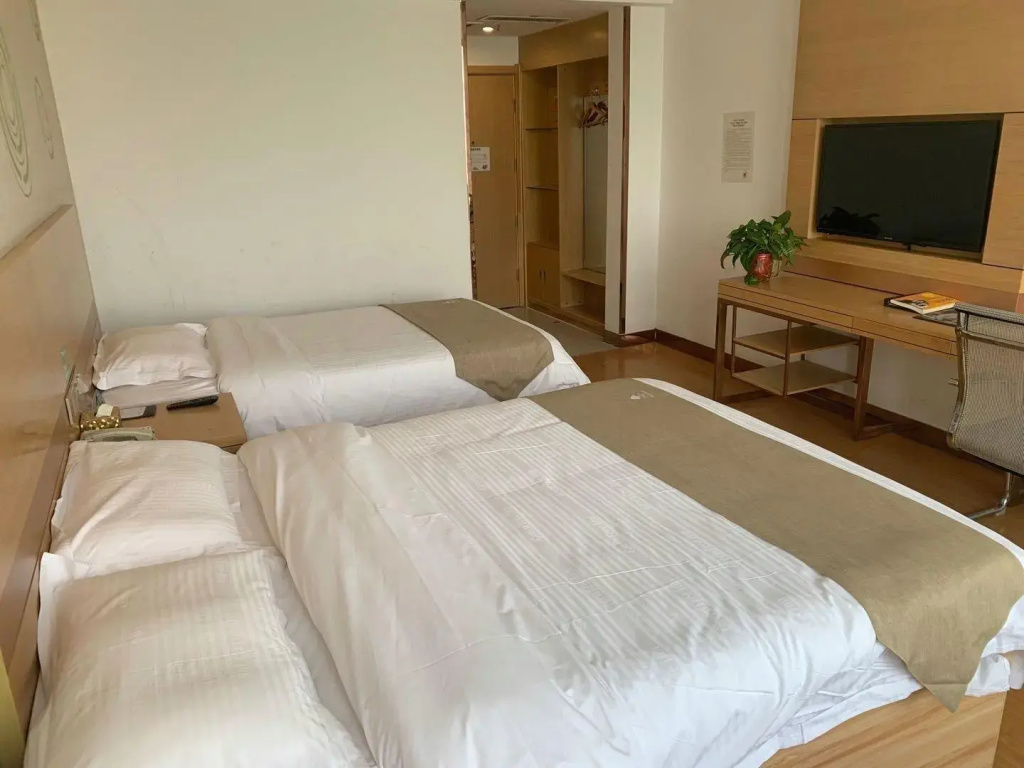 GreenTree Inn Shandong Heze Caoxian Zhuangzhai Town Oriental Times City Business Hotel