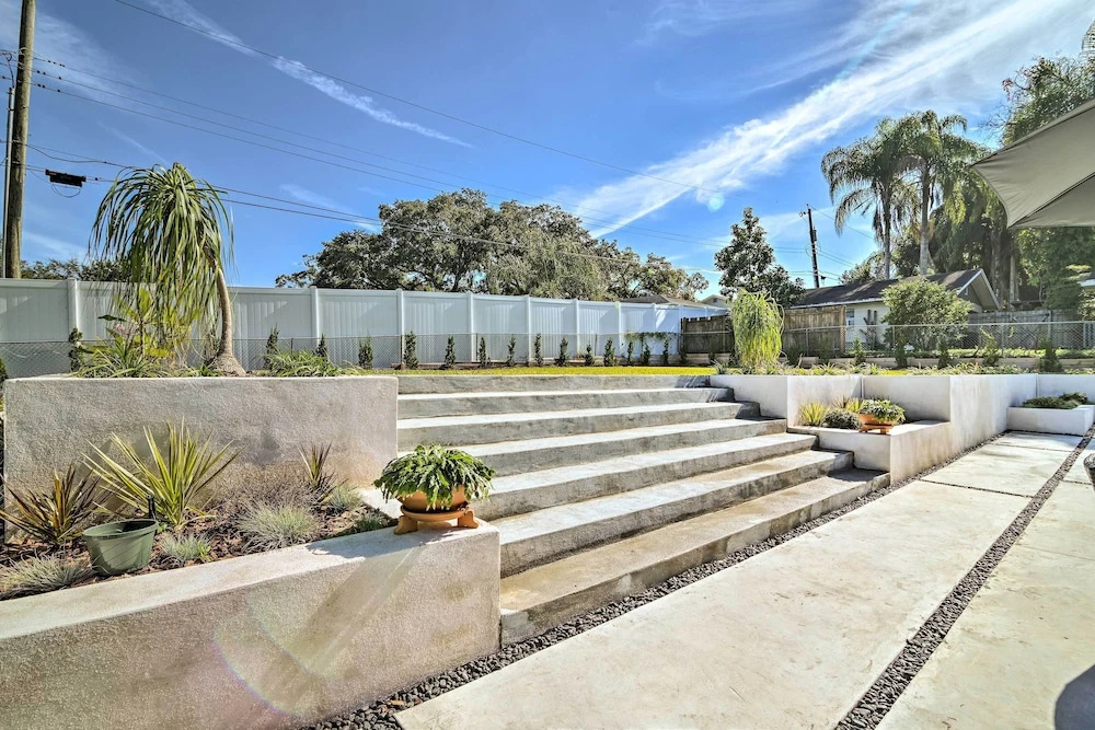 Mid-century Modern Escape in Central Lakeland!