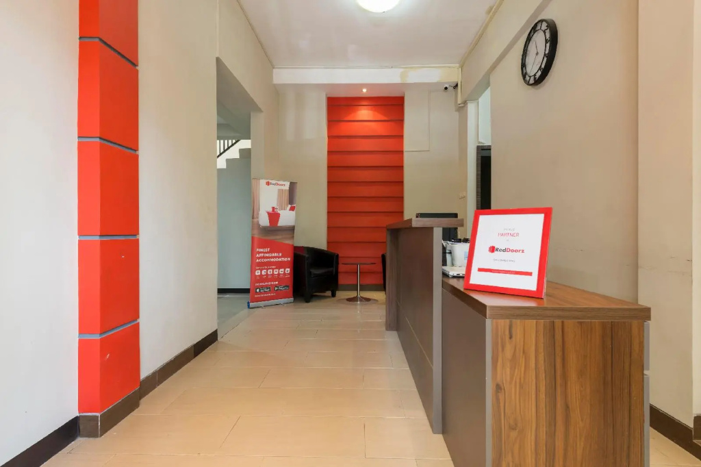 RedDoorz near Grand City Mall 2