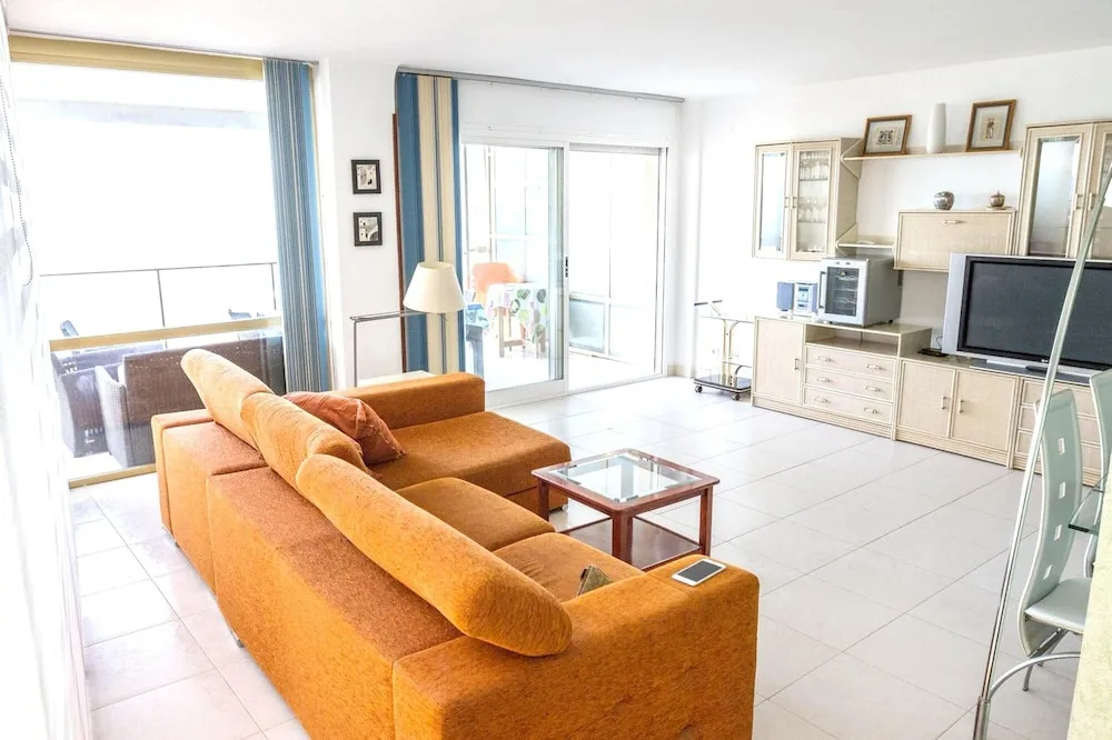 Apartment With 2 Bedrooms in Salou, With Wonderful sea View and Wifi -