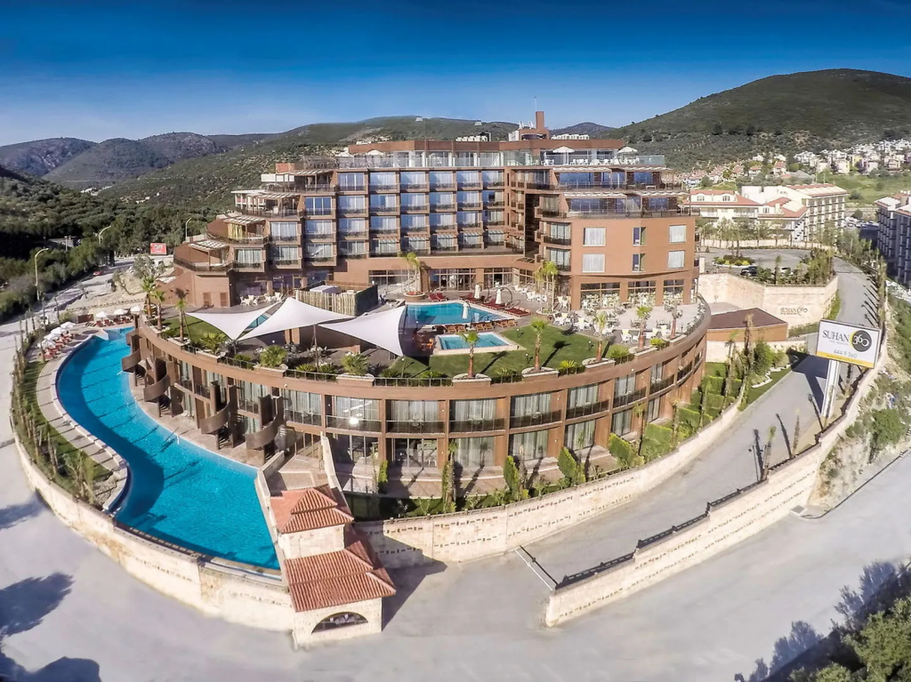 Qlusive Hotel