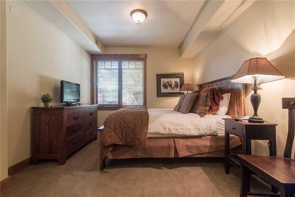 5112 Emerald Lodge, Trappeur's Crossing Apartment 2