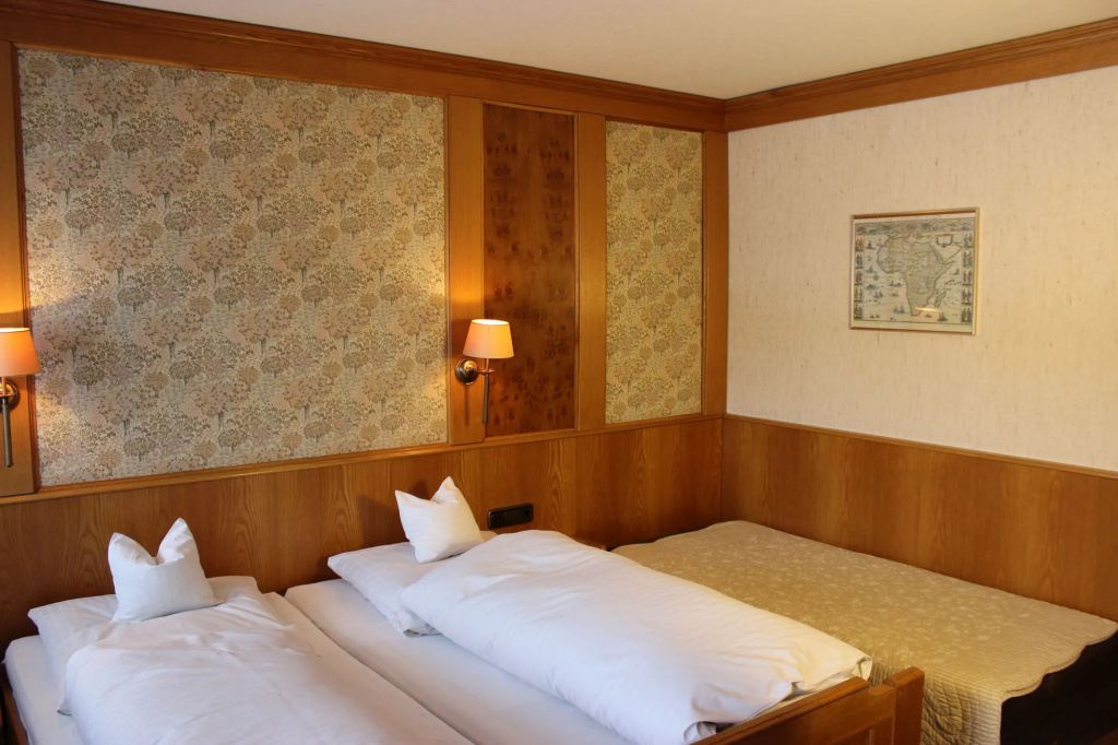 Hotel Waldblick BSR Garten mit Pavillons im Schwarzwald, ideal für Paare, Familien, Hunde