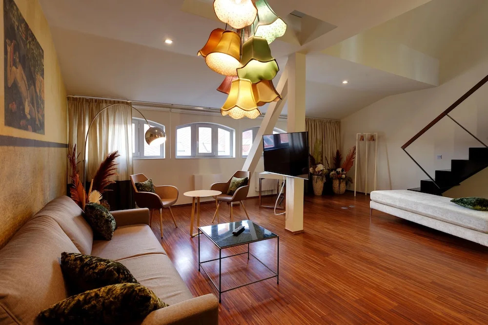 EMPIRENT River Apartments