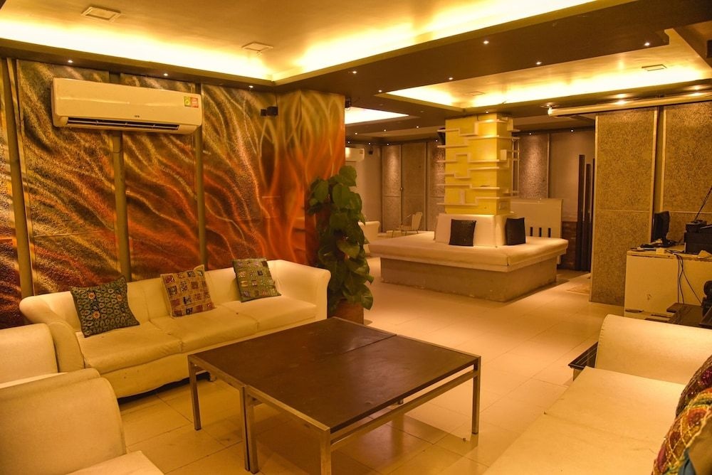 Royal Palms Luxury Service Apartment