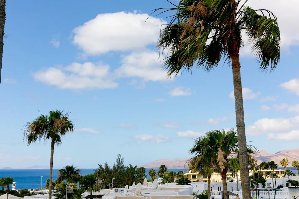 Apartment With 2 Bedrooms in Puerto del Carmen, With Wonderful sea Vie