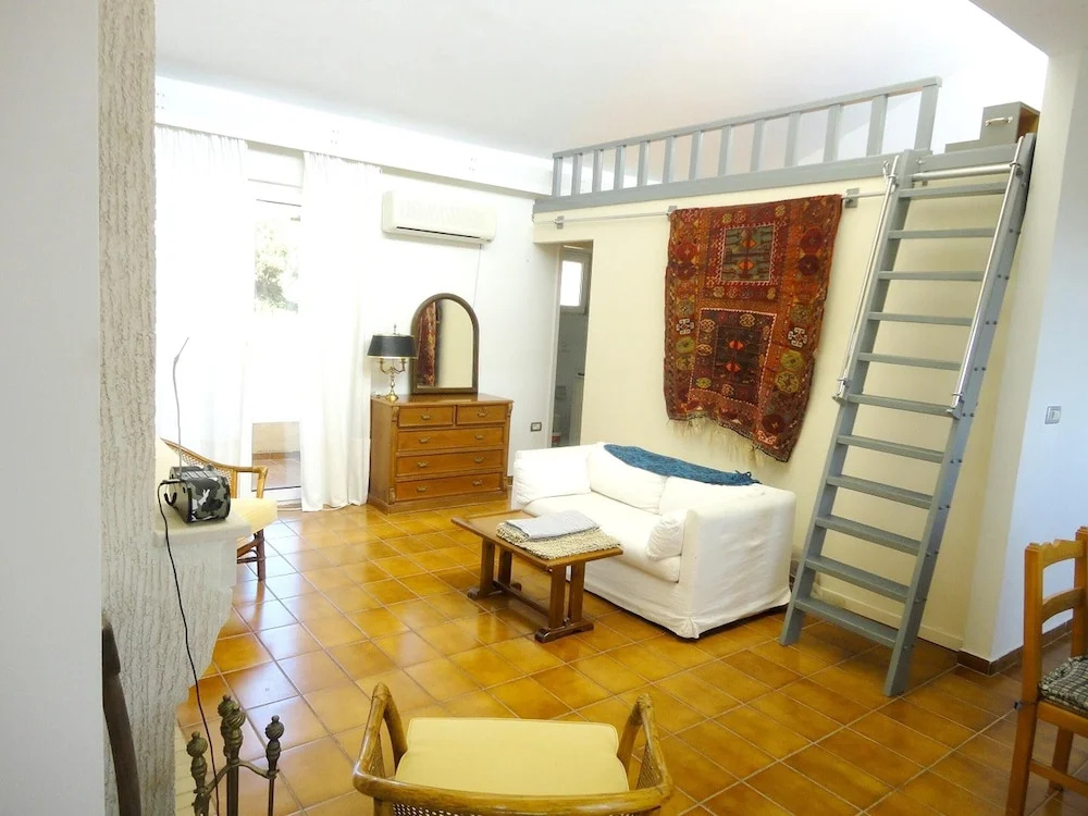 House With one Bedroom in Anavissos, With Enclosed Garden and Wifi