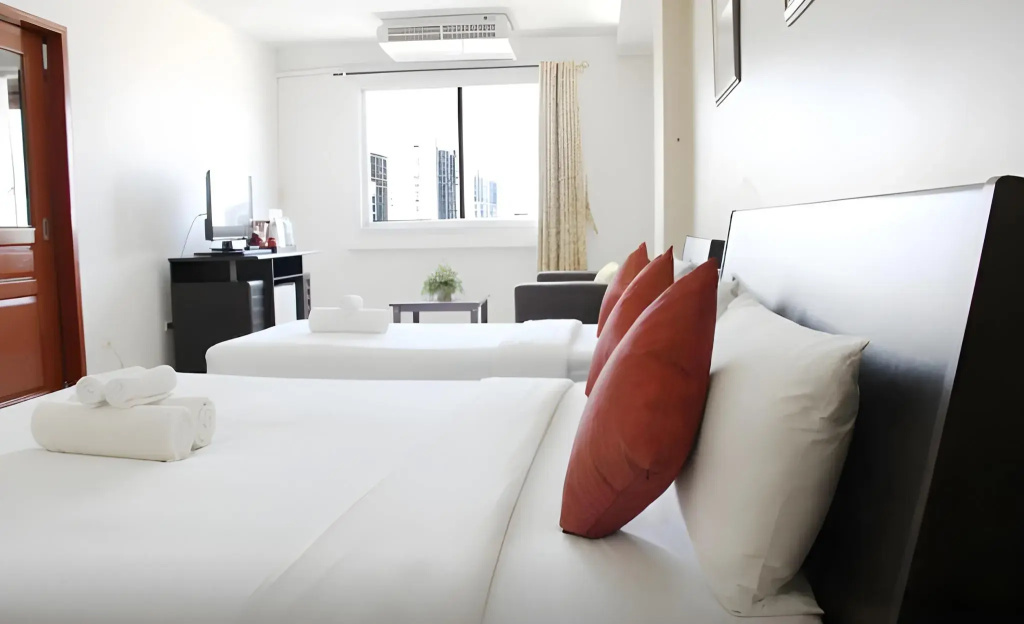 Centric Place Hotel