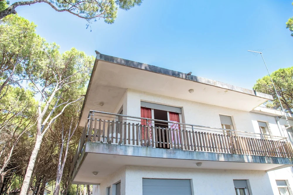 Spacious First-floor Flat Near the Beach