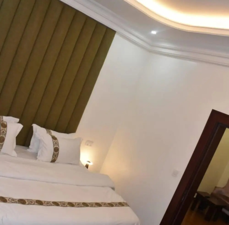 City Cruz Hotel