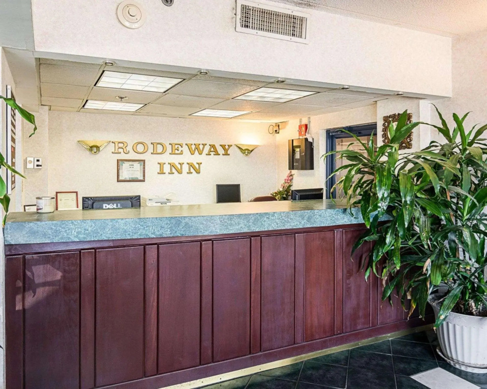 Red Roof PLUS & Suites Virginia Beach - Seaside