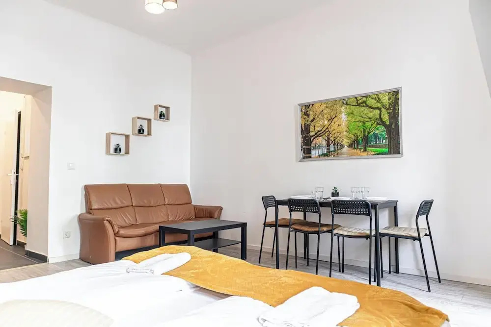 Cozy 1BR Apt Next to Schöpfwerk Station